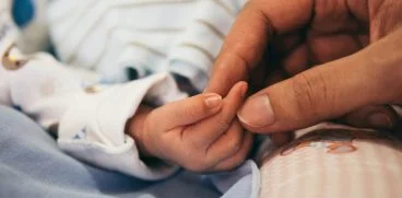 Ana a nascut natural o fetita de 5 kg! Medicii i-au rupt bebelusei clavicula pentru a o putea scoate! Povestea reala a unei mamici eroine