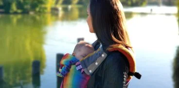 Cum sa aleg sistemul de purtare potrivit pentru copilul meu? Indicii care iti spun ca micutul sta in pozitia corecta