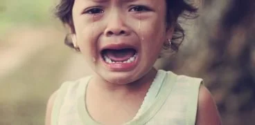 O fetita de 4 ani din Buzau, data afara de la serbare pentru ca nu avea costum popular? Tatal: „A plans ca nu i-a dat si ei o poezie!” Ce a declarat educatoarea