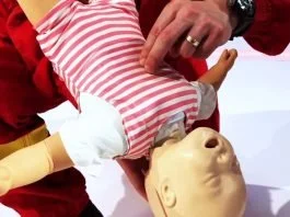 Masuri de prim ajutor pentru bebelusi! Manevrele care ii pot salva viata! EXEMPLIFICARE VIDEO