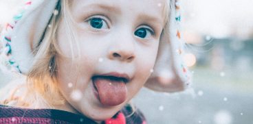 Joaca in zapada, mituri! Copilul raceste de la frig sau daca mananca zapada? | Demamici.ro