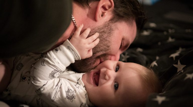 5 pasi pe care orice parinte trebuie sa-i faca pentru a antrena creierul curios al bebelusului, potrivit cercetatorilor de la Harvard | Demamici.ro