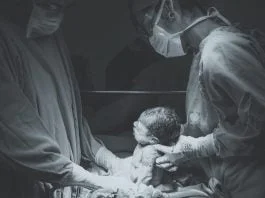 8 mituri legate de CEZARIANA. E mai usor sa nasti prin operatie decat vaginal | Demamici.ro