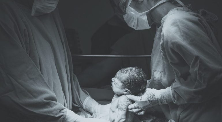 S-a nascut fara uter, dar a adus pe lume un copil perfect sanatos! Cum a fost posibil asa ceva - Premiera medicala | Demamici.ro