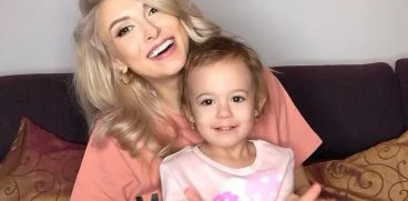 Andreea Balan, insarcinata cu cel de-al doilea copil: „Cu Ella am ales sa alaptez fix o luna ca sa pot merge la concerte fara sa ma mulg prin bai!” | Demamici.ro