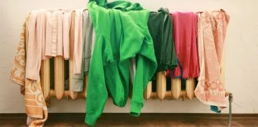 Pericolul la care iti expui copilul daca usuci rufele in casa! Specialistii avertizeaza | Demamici.ro