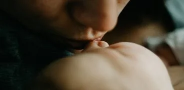 Felul in care parintele isi arata afectiunea influenteaza fericirea copilului pe viata | Demamici.ro