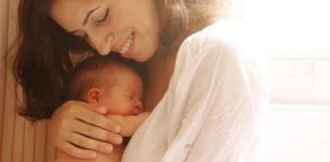 Cu cat ne imbratisam mai des copiii, cu atat devin mai destepti – STUDIU | Demamici.ro