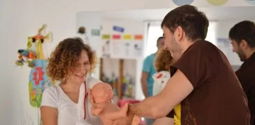 Tatal nou-nascutului poate obtine 2 saptamani in plus de concediu platit. In ce consta cursul de puericultura si cat costa | Demamici.ro