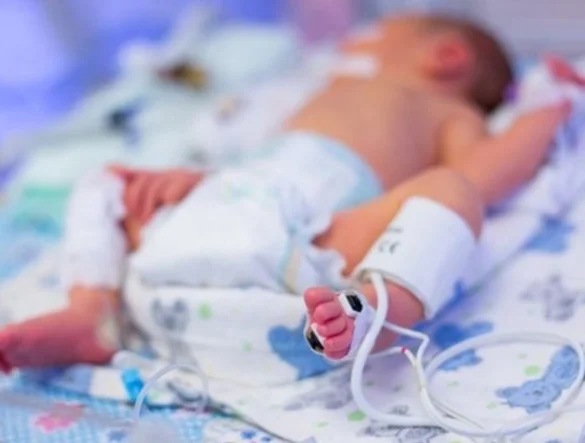 Un bebelus de 3 luni a ajuns in stare grava la spital dupa ce-a fost hranit cu gris cu lapte | Demamici.ro