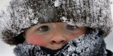 Fularul peste gura, pericol de imbolnavire | Demamici.ro