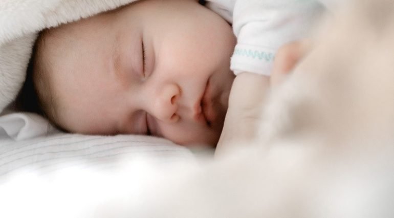 Ciclul de 90 de minute - cum iti poti adormi bebelusul usor | Demamici.ro