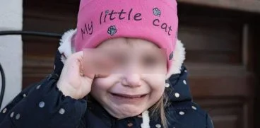 O fetita cu autism, trimisa de educatoare intr-o clasa goala, in timpul unei inspectii! Ce i-a scris educatoarea mamei pe Whatsapp | Demamici.ro