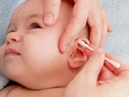 De ce nu trebuie sa folosesti betisoare de urechi in igiena bebelusului | Demamici.ro