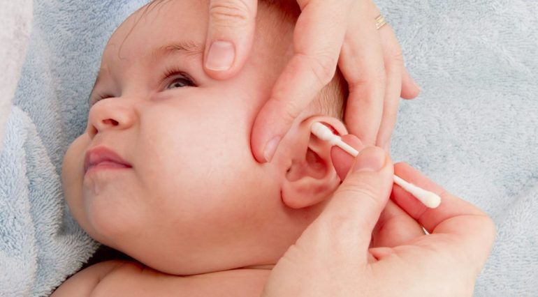De ce nu trebuie sa folosesti betisoare de urechi in igiena bebelusului