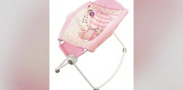 Comisia pentru protectia consumatorului a emis un avertisment privind un leagan Fisher-Price dupa ce 10 copii au murit | Demamici.ro