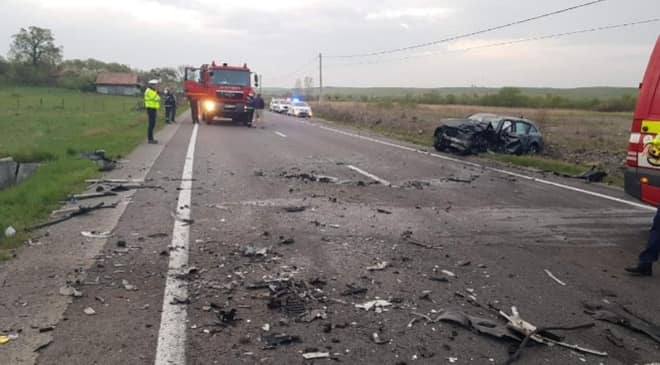 Un baietel de 5 ani si o fetita de 11 luni au murit intr-un accident rutier. Mama se lupta sa traiasca VIDEO | Demamici.ro