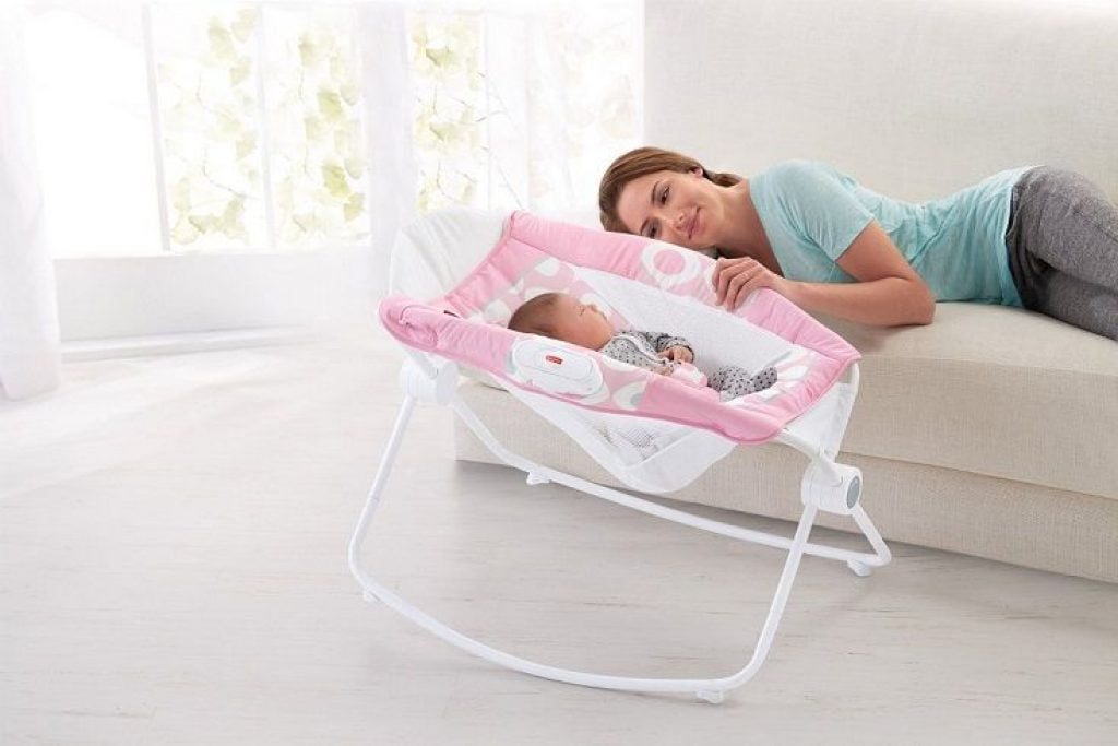 Comisia pentru protectia consumatorului a emis un avertisment privind un leagan Fisher-Price dupa ce 10 copii au murit | Demamici.ro