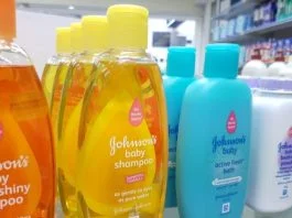 Produs pentru bebelusi Johnson & Johnson, contaminat cu azbest | Demamici.ro