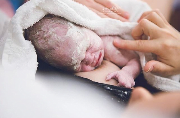 De ce bebelusul nu trebuie spalat imediat dupa nastere - beneficiile vernixului | Demamici.ro