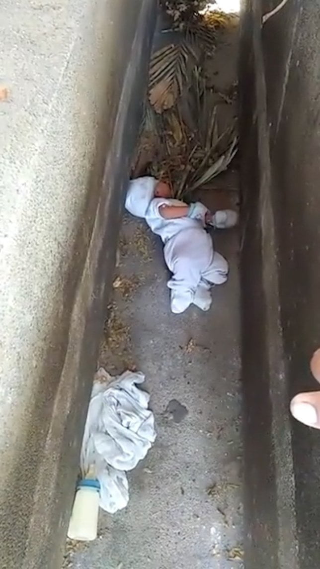  Un baietel de 2 luni, abandonat de mama in cimitir! Cum a fost descoperit micutul printre morminte | Demamici.ro