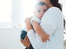 De ce bebelusii vor mereu in bratele mamelor | Demamici.ro