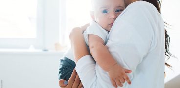 De ce bebelusii vor mereu in bratele mamelor | Demamici.ro