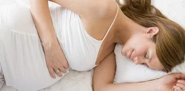 De ce gravidele trebuie sa doarma pe partea stanga? | Demamici.ro