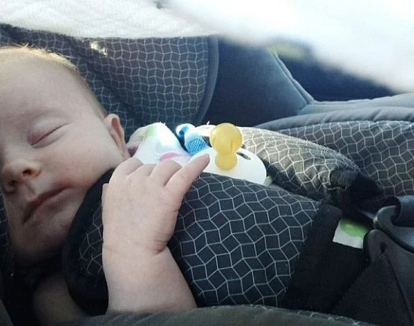 Nu folositi scaunele auto in casa. Bebelusul poate fi pus in pericol | Demamici.ro