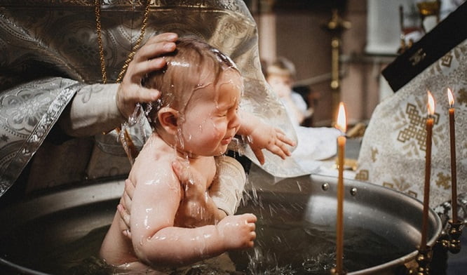 Botezul crestin de la A la Z. Ce trebuie sa stii inainte sa-ti botezi copilul | Demamici.ro
