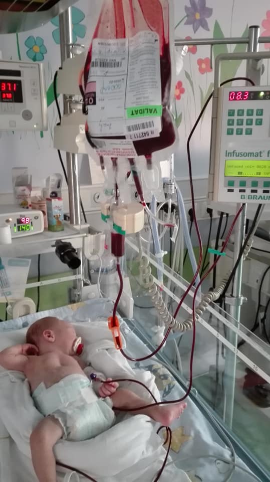 Corina a nascut la 29 de saptamani. In timpul cezarienei a facut stop cardio-respirator, iar baietelul a intrat in soc septic | Demamici.ro