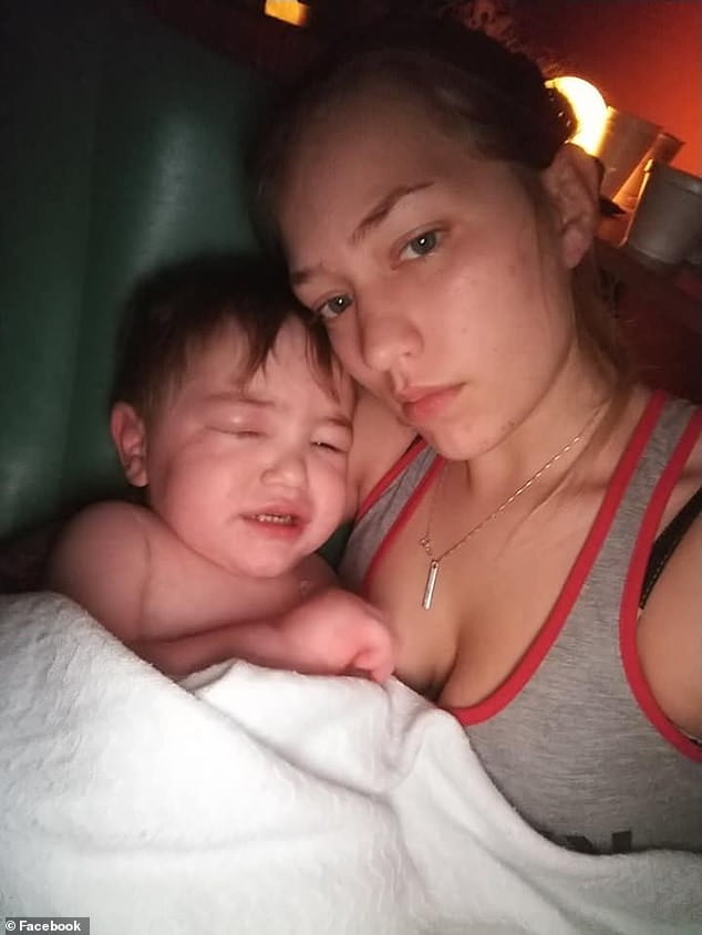 Un baietel de 2 ani a stat in coma o saptamana dupa ce a fost muscat de o capusa | Demamici.ro