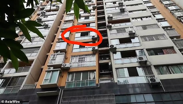 Un tata si-a aruncat baietelul pe geam, de la etajul 5, in ziua in care micutul implinea un an | Demamici.ro