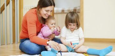 Mamele aflate in concediu de crestere copil vor putea sa castige mai multi bani – propunere legislativa | Demamici.ro