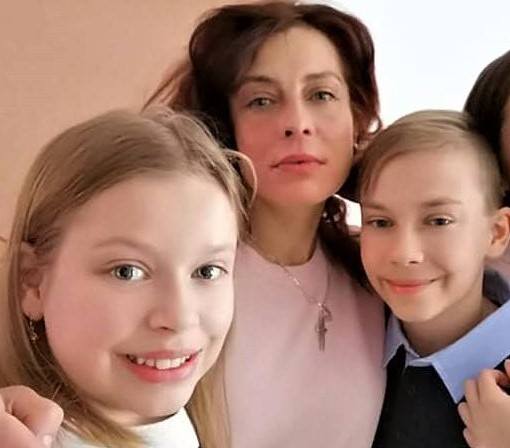 Copiii unei doctorite din Romania, luati pe sus de autoritatile filandeze! Femeia tipa, iar copiii plang dupa mama lor VIDEO | Demamici.ro