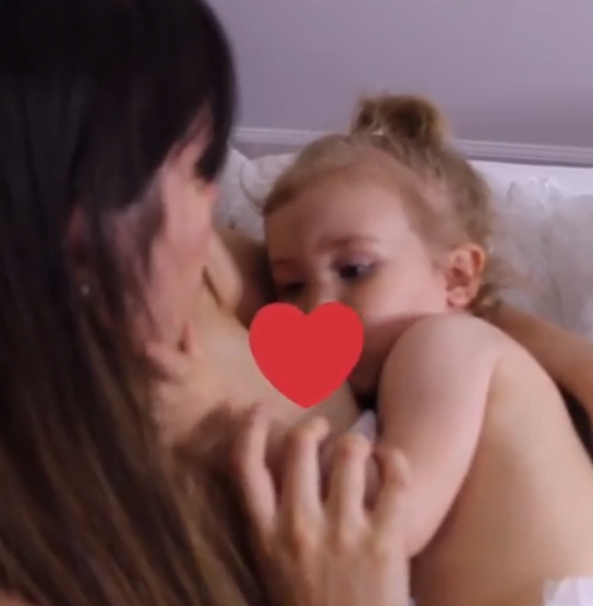 Alaptarea e iubire. O mama, filmata in timp ce alapta pentru ultima data, inainte de intarcare VIDEO | Demamici.ro