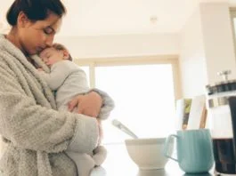 E stiinta: de ce bebelusii se opresc din plans cand te ridici cu ei in brate | Demamici.ro