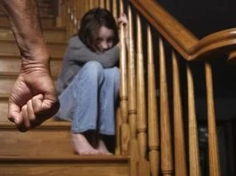 Educatia in Romania se face cu bataia! Raportul World Vision -1 din 2 parinti isi loveste copilul | Demamici.ro