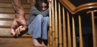 Educatia in Romania se face cu bataia! Raportul World Vision -1 din 2 parinti isi loveste copilul | Demamici.ro