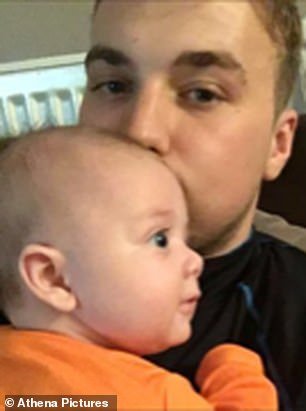 Un tata si-a scuturat bebelusul de 15 saptamani pana i-au sangerat ochii | Demamici.ro
