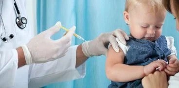 Emotii la vaccin? Cum sa-ti faci copilul sa treaca prin aceasta experienta mai usor | Demamici.ro