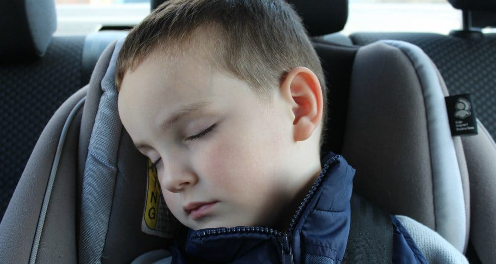 Nu lasati copilul sa doarma intr-o masina incinsa