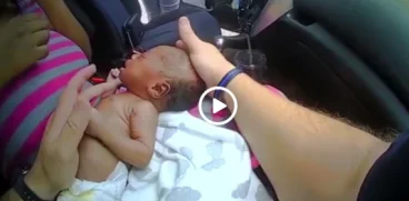 Gest de erou. Un politist a salvat viata unei fetite de 12 zile. Momentul a fost filmat VIDEO | Demamici.ro