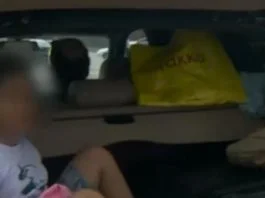 Copil, tinut in portbagajul masinii, in drum spre mare. Politistii l-au gasit. Reactia tatalui a fost filmata VIDEO | Demamici.ro