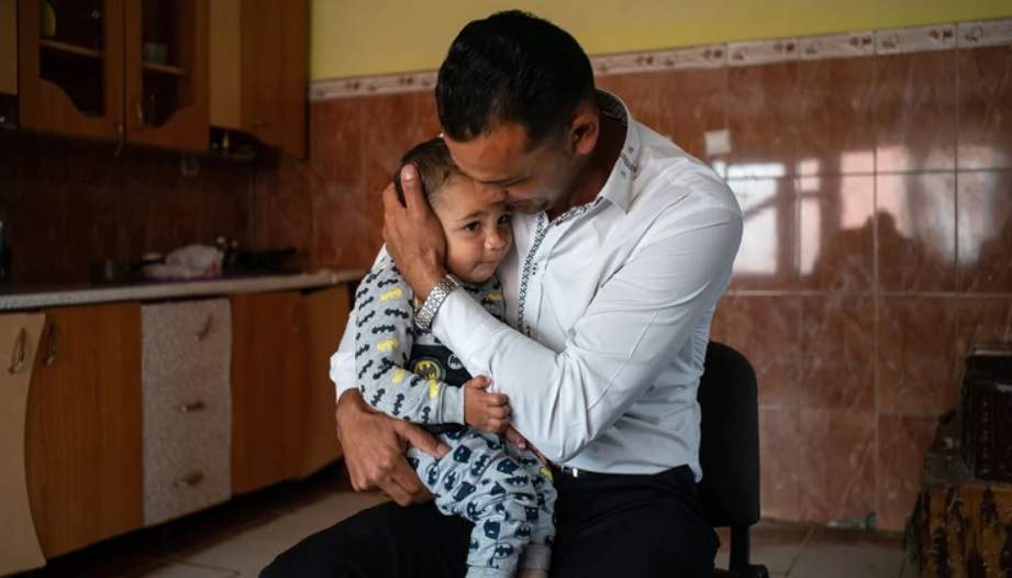 Trista poveste a lui Constantin, bebelusul roman de 4 luni, separat de tata la granita cu Mexicul | Demamici.ro