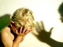 Inchisoare pentru parintii care isi bat copiii! Noua lege prevede pedepse dure pentru adultii care folosesc violenta in educarea copiilor | Demamici.ro