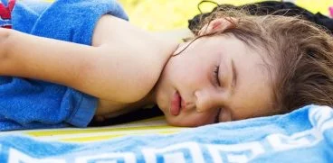 Daca ai facut insolatie cand erai copil, poti face cancer de piele 30 de ani mai tarziu | Demamici.ro