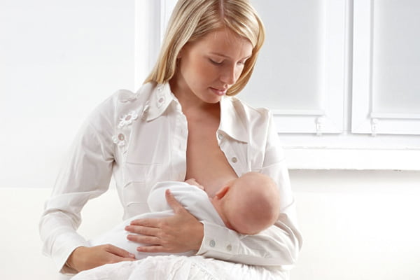 Se poate introduce lactația pentru mamele adoptive