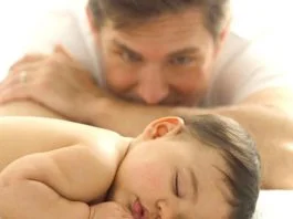 Tatii de astazi petrec de 3 ori mai mult timp cu copiii lor decât tatii din generațiile anterioare | Demamici.ro