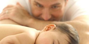 Tatii de astazi petrec de 3 ori mai mult timp cu copiii lor decât tatii din generațiile anterioare | Demamici.ro